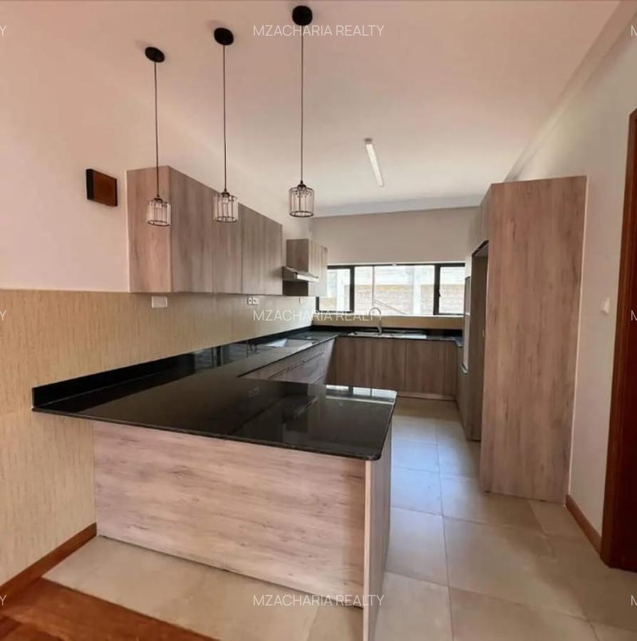 5 Bed Townhouse with En Suite in Lavington - 9