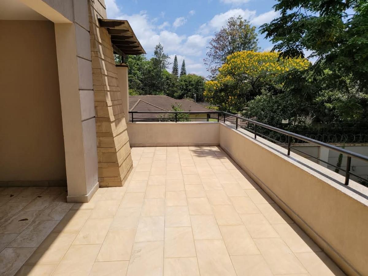 5 Bed Townhouse with En Suite at Lavington - 18