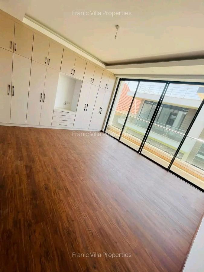 4 Bed House with En Suite at Membley - 2
