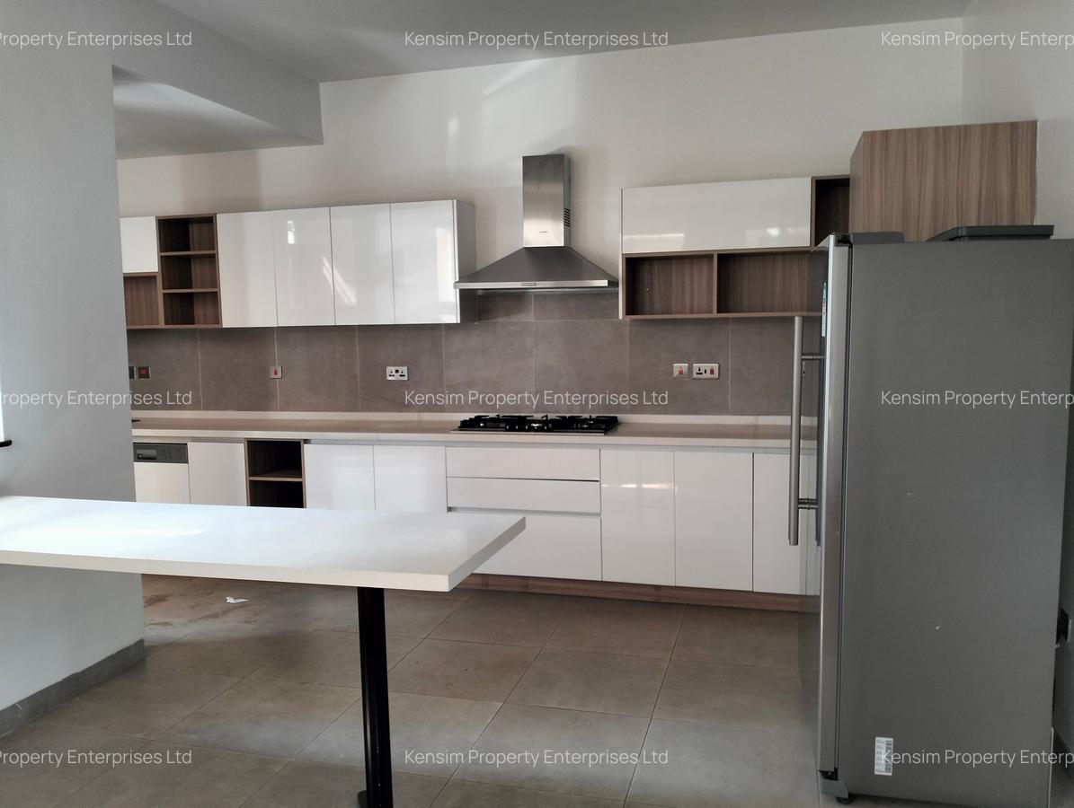 4 Bed Townhouse with En Suite in Lavington - 9