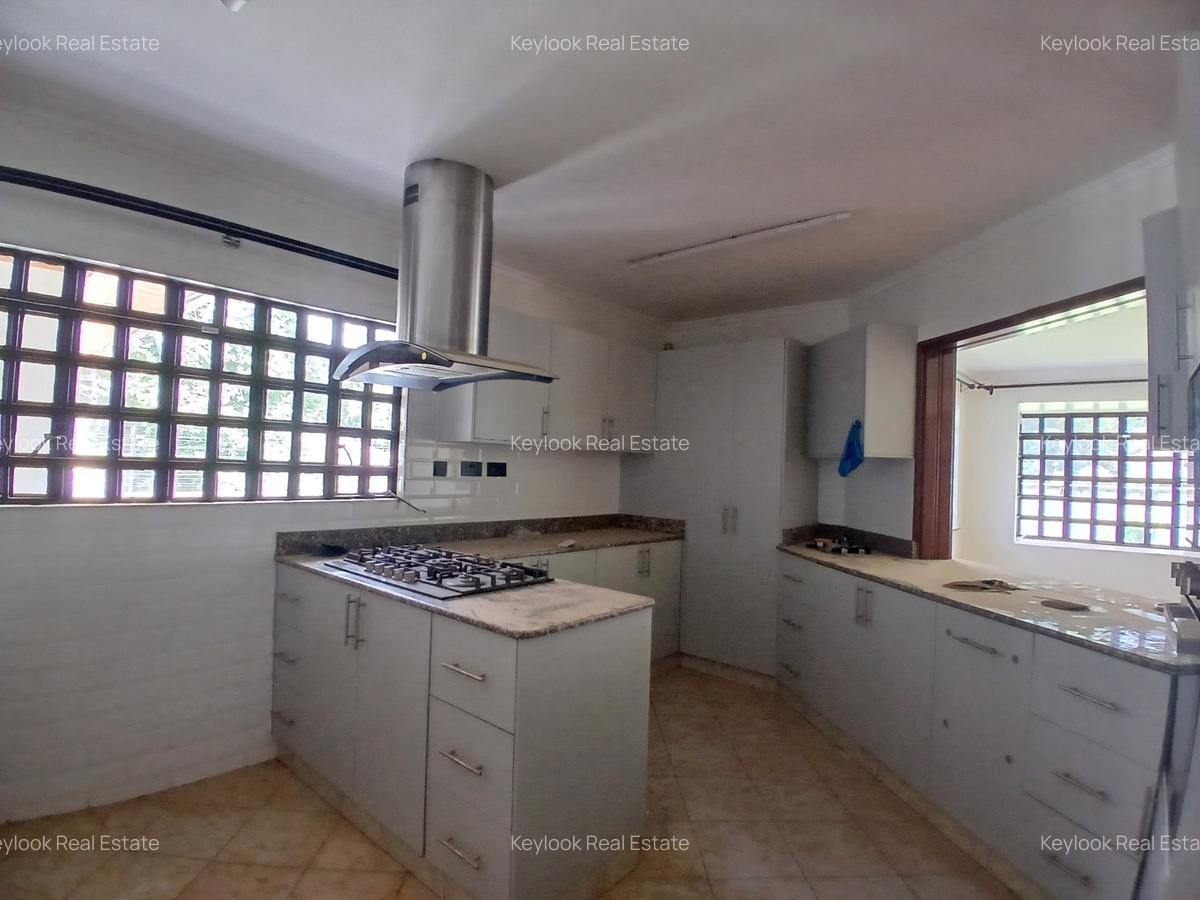4 Bed House with En Suite at Lavington - 17