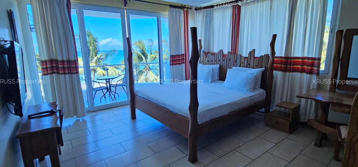3 Bed Apartment with En Suite at As1684 - 7