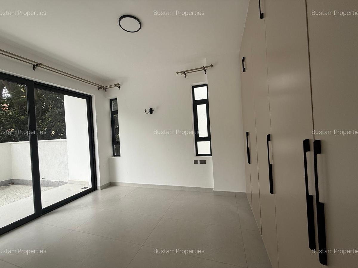 3 Bed Apartment with En Suite in Brookside - 9