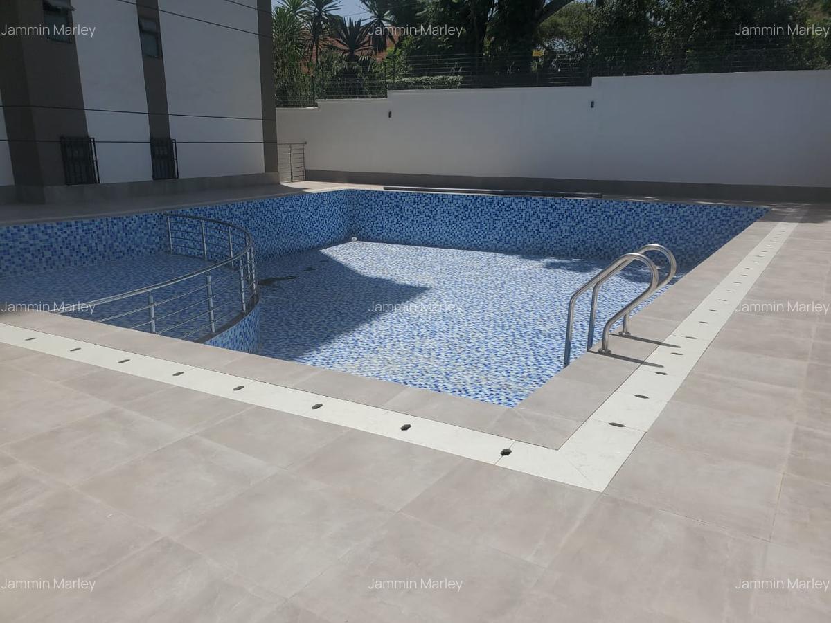 3 Bed Apartment with En Suite at Riverside Drive - 12