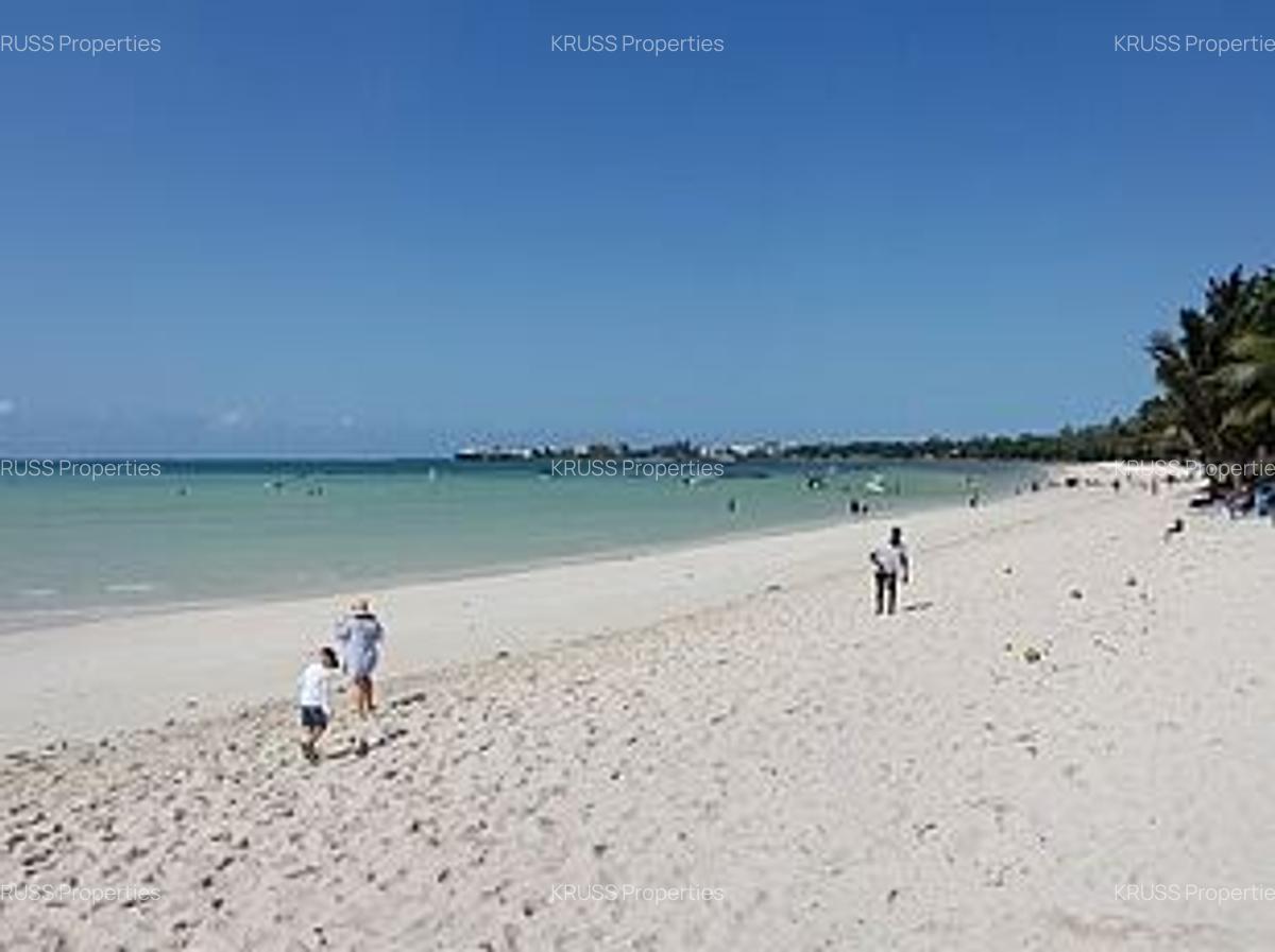 3 Bed Apartment with En Suite at As2458 - 13