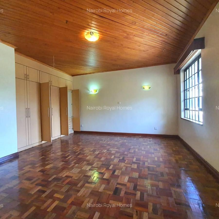 4 Bed Townhouse with En Suite at Lavington - 4