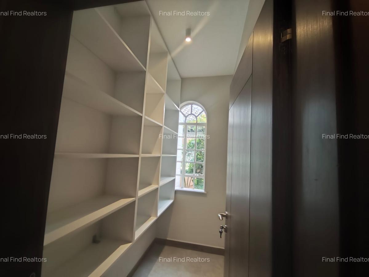 5 Bed House with En Suite in Runda - 13