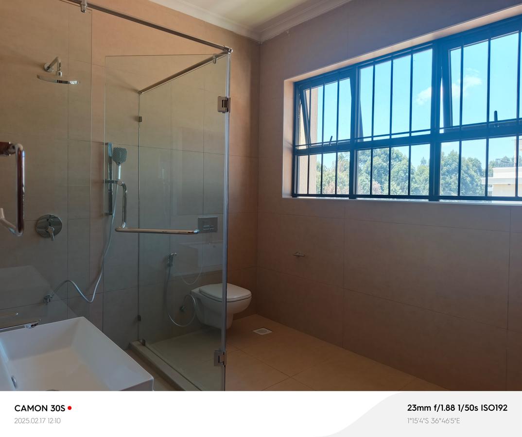6 Bed Townhouse with En Suite in Loresho - 11