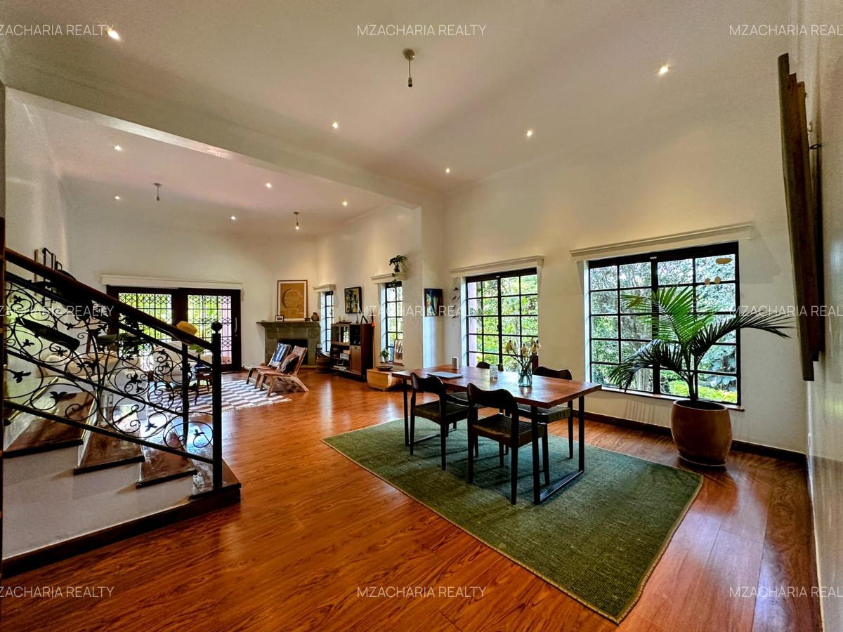 4 Bed Villa with En Suite in Spring Valley - 4