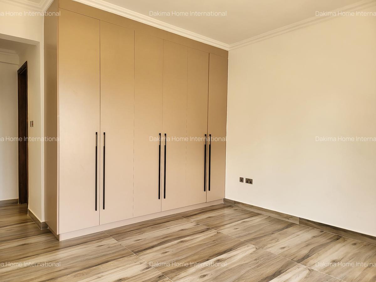 2 Bed Apartment with En Suite in Brookside - 13