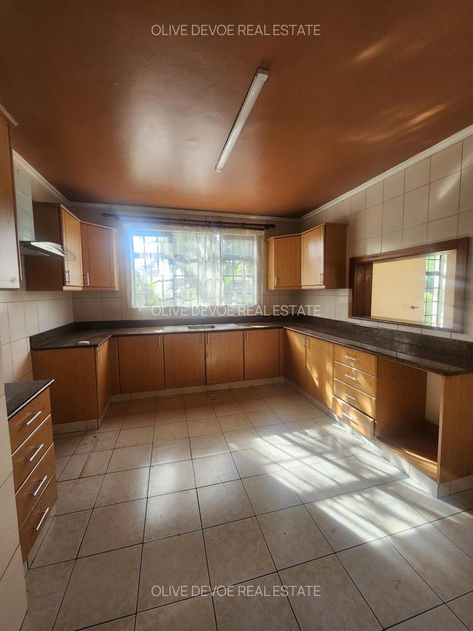 4 Bed Townhouse with En Suite in Lavington - 15