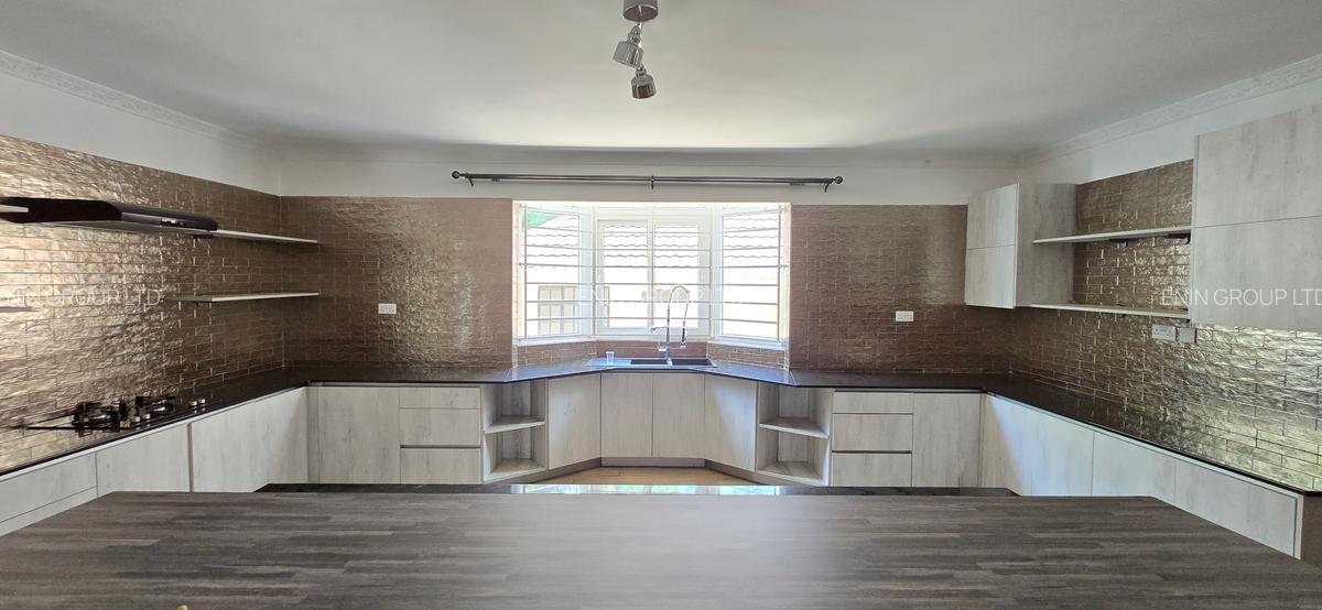 5 Bed Townhouse with En Suite at Lone Tree - 6