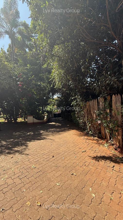 5 Bed Villa with En Suite in Lavington - 7