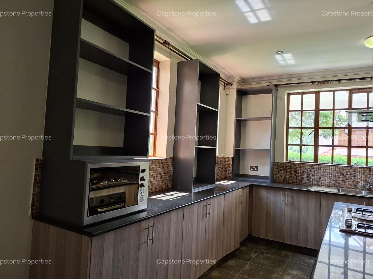 5 Bed Townhouse with En Suite in Rosslyn - 6