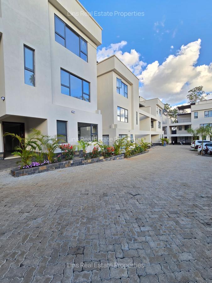 5 Bed Townhouse with En Suite in Lavington - 4