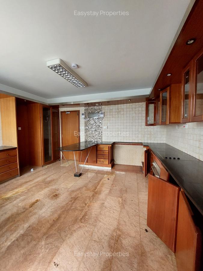 4 Bed Townhouse with En Suite in Brookside - 3