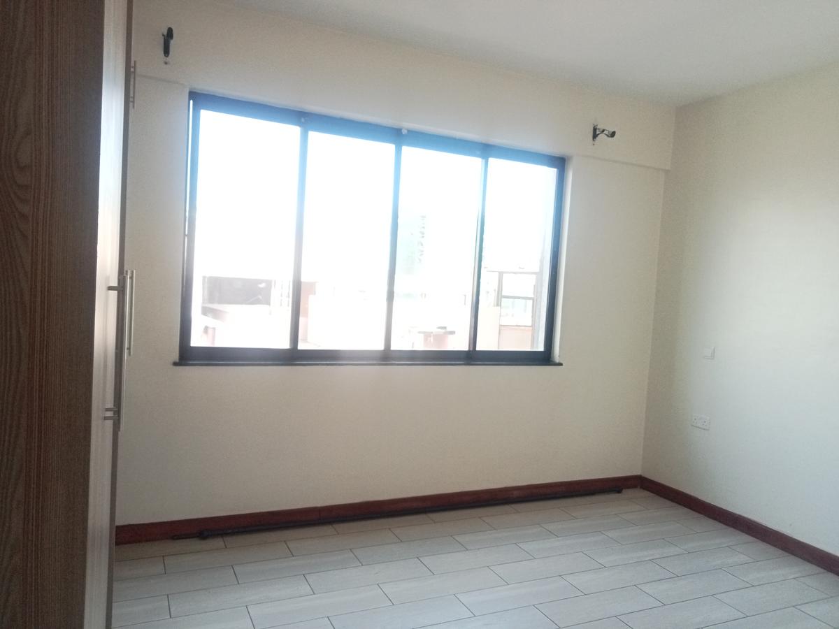 3 Bed Apartment with En Suite at Parklands - 7