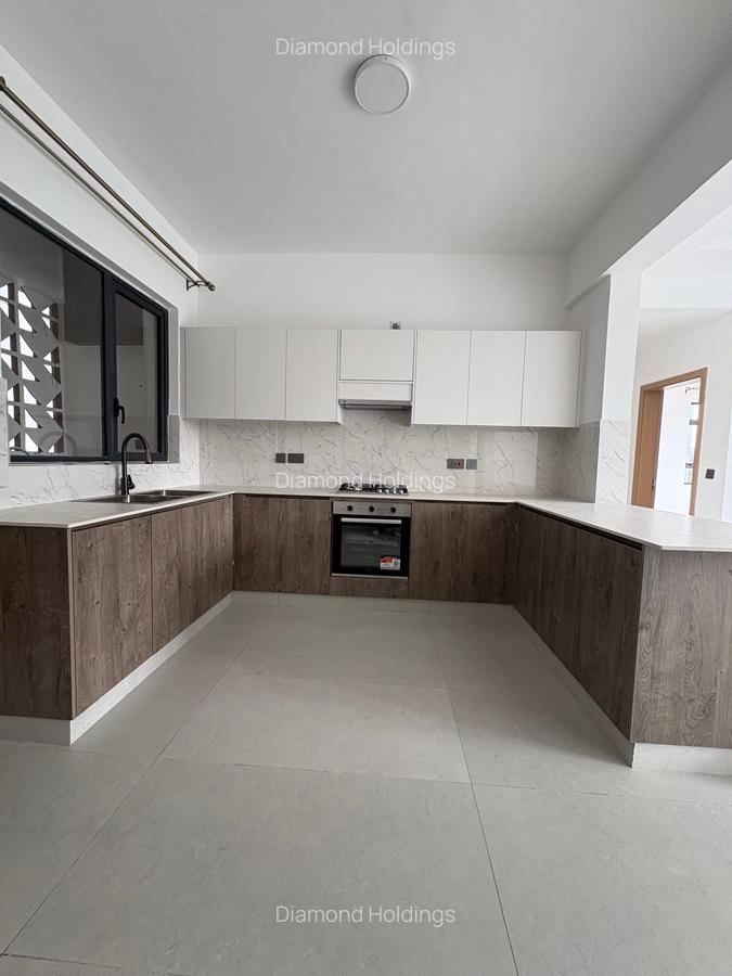 2 Bed Apartment with En Suite in Brookside - 3