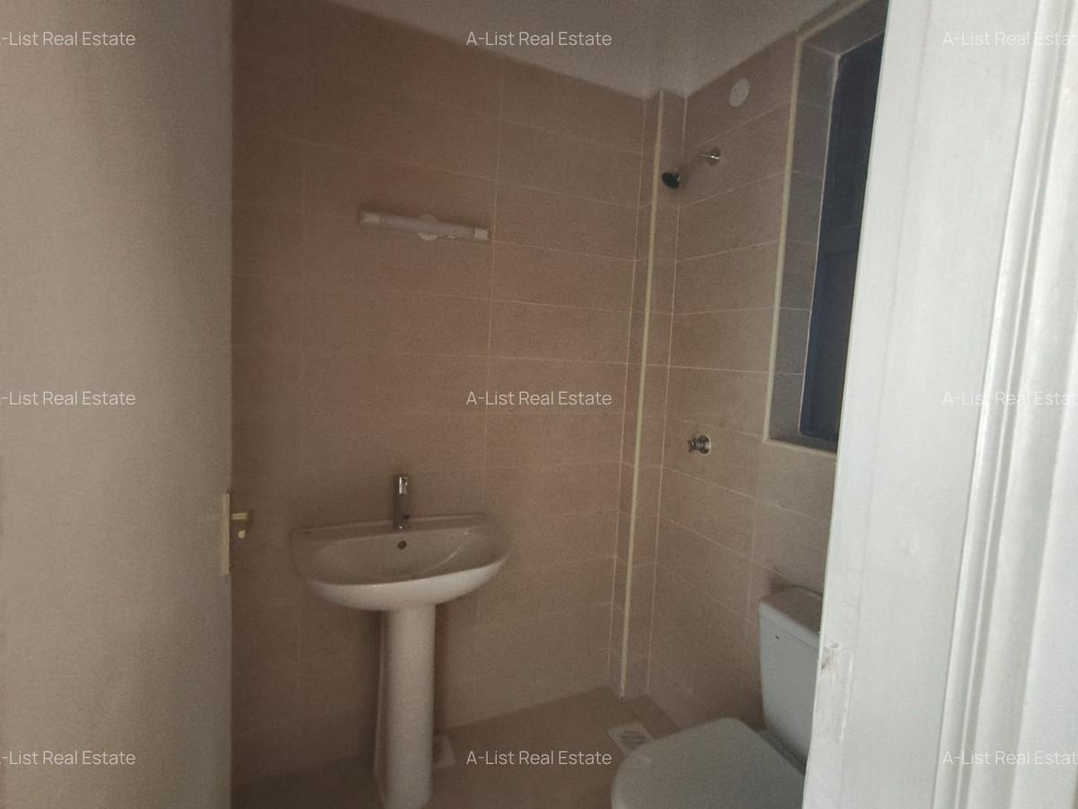 3 Bed Apartment with En Suite at Hatheru Road - 10