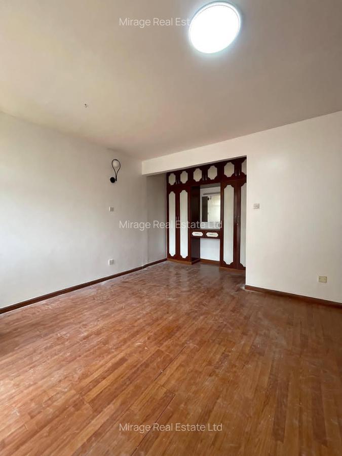 4 Bed Apartment with Swimming Pool in Riverside - 13