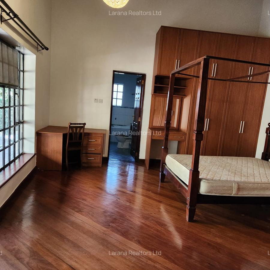 5 Bed House with En Suite at Hardy - 9