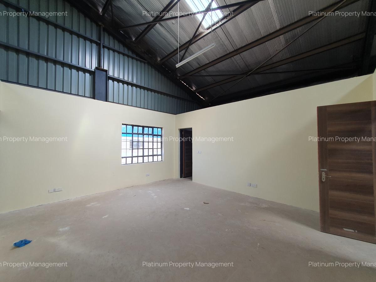 15,945 ft² Warehouse with Backup Generator at Airport North Road - 15