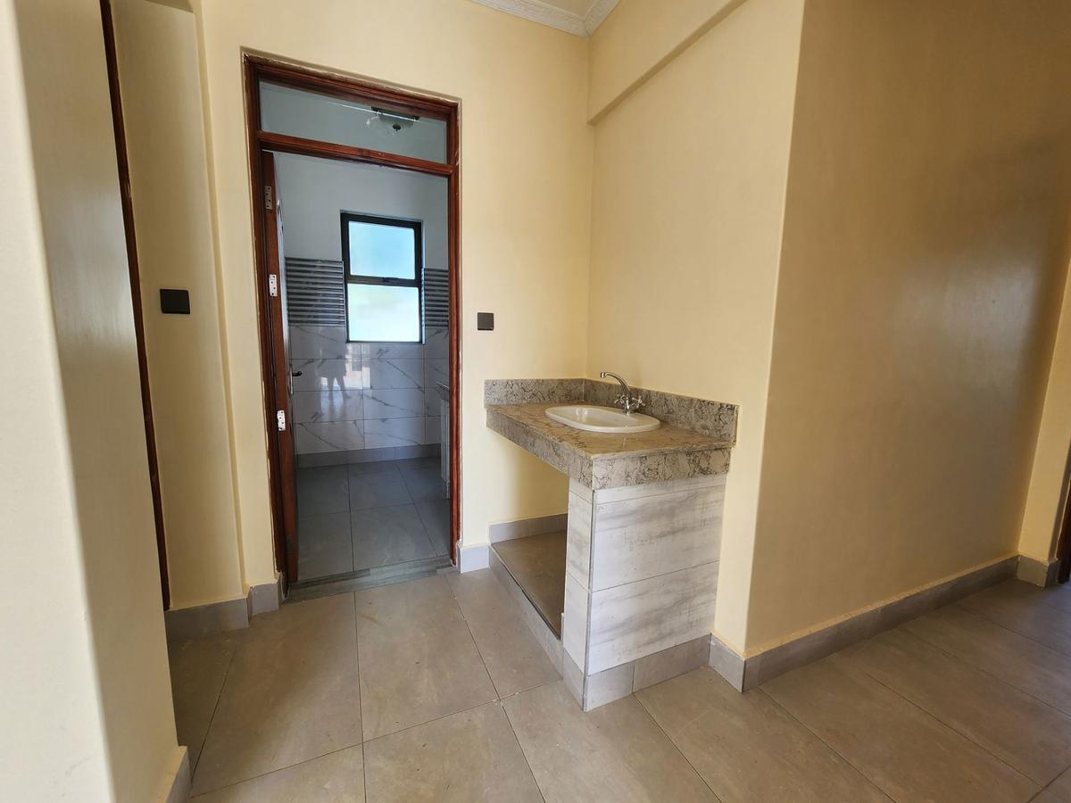 6 Bed House with En Suite in Tatu City - 9