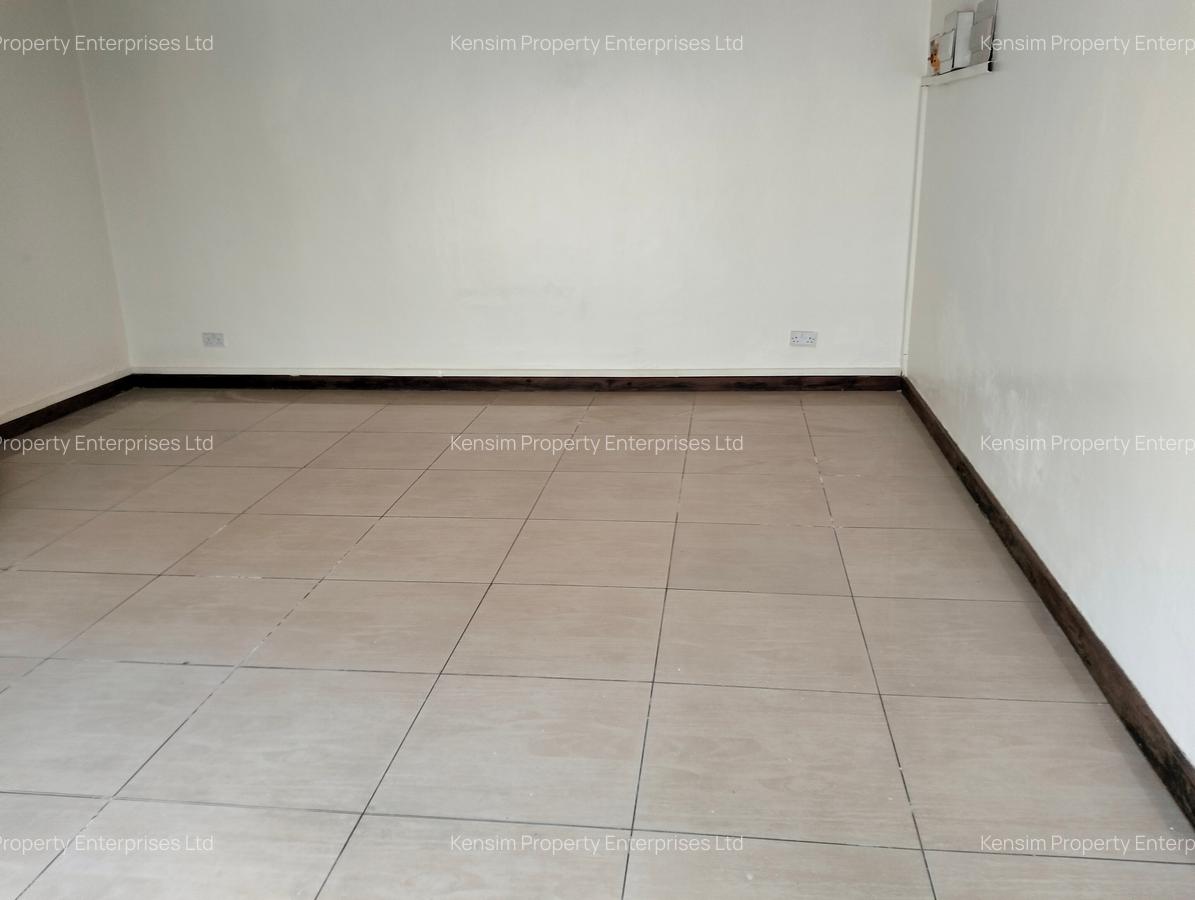 5 Bed Townhouse with En Suite in Westlands Area - 13