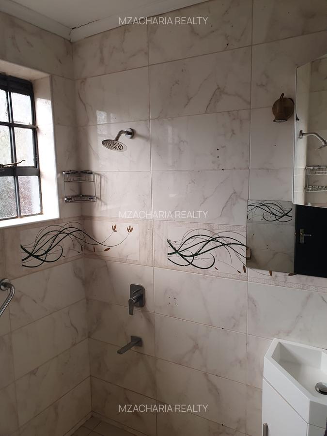 4 Bed House with En Suite in Nyari - 15