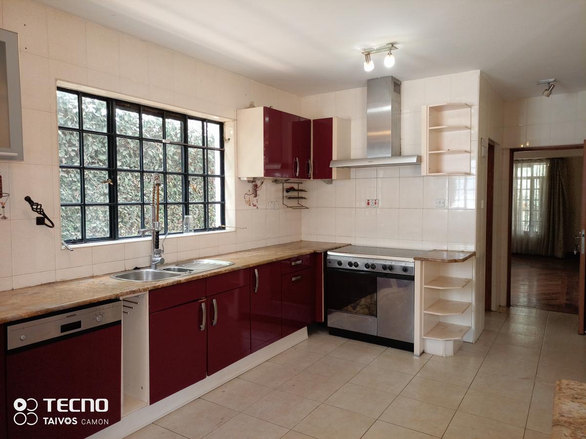 4 Bed House with En Suite at Off Un Avenue - 11