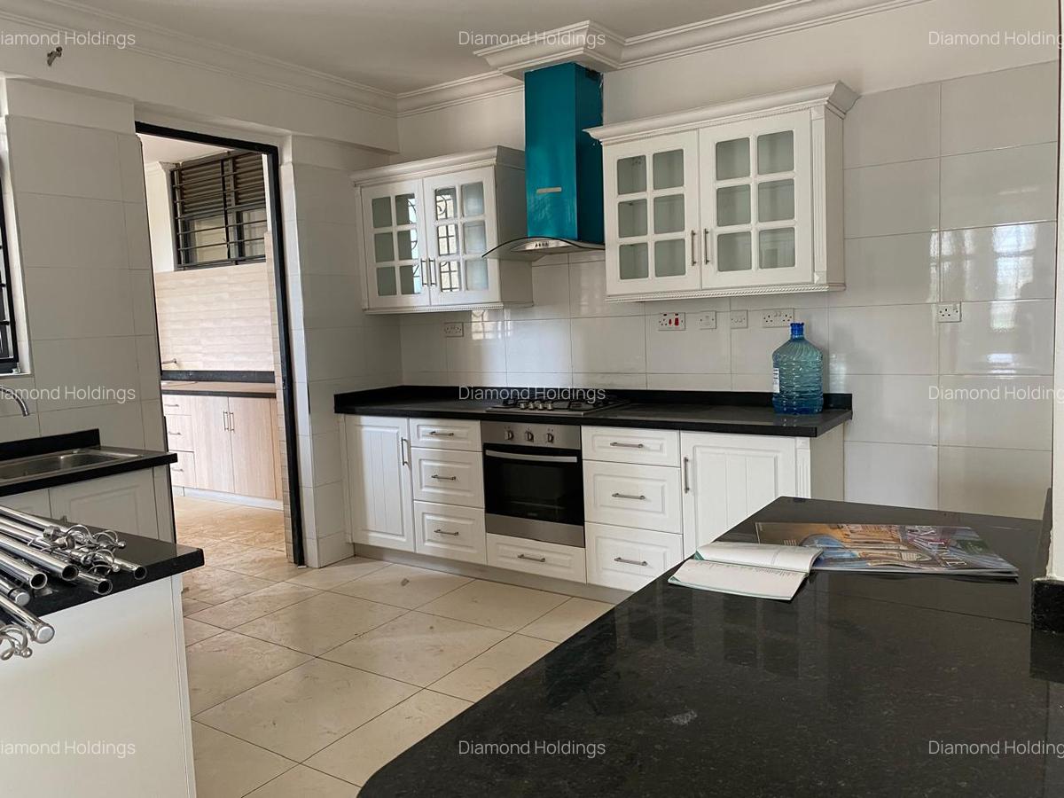 3 Bed Apartment with En Suite at Parklands - 7