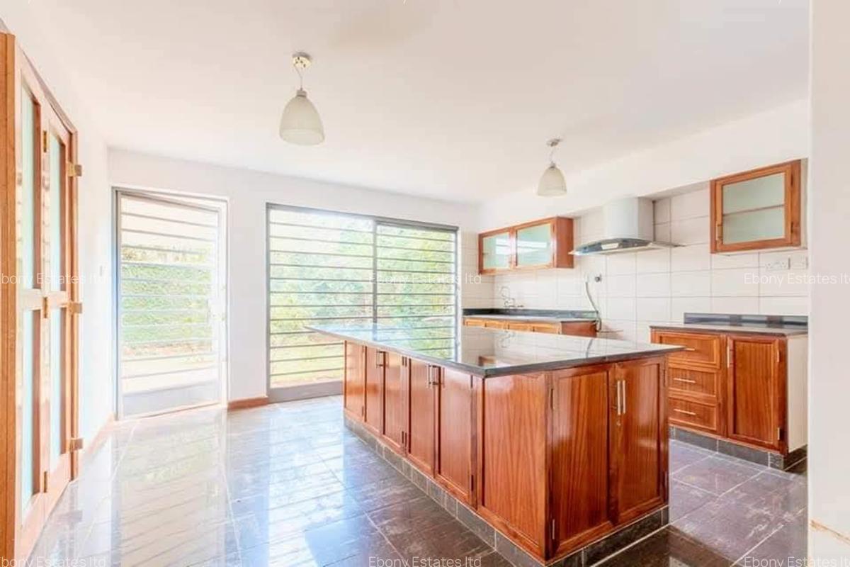 4 Bed Townhouse with En Suite in Lavington - 7