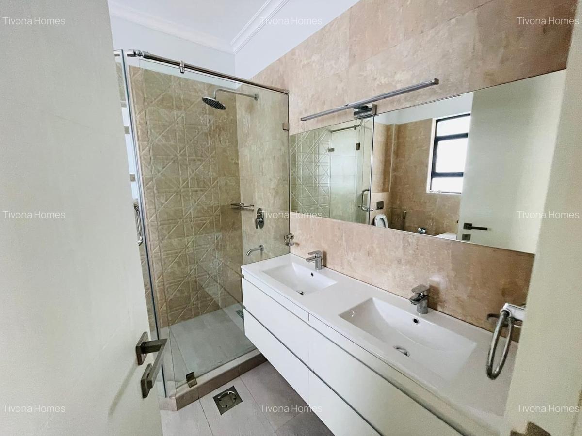 4 Bed Townhouse with En Suite in Runda - 10