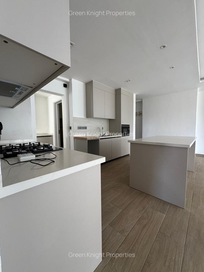 Serviced 3 Bed Apartment with En Suite in Riverside - 9