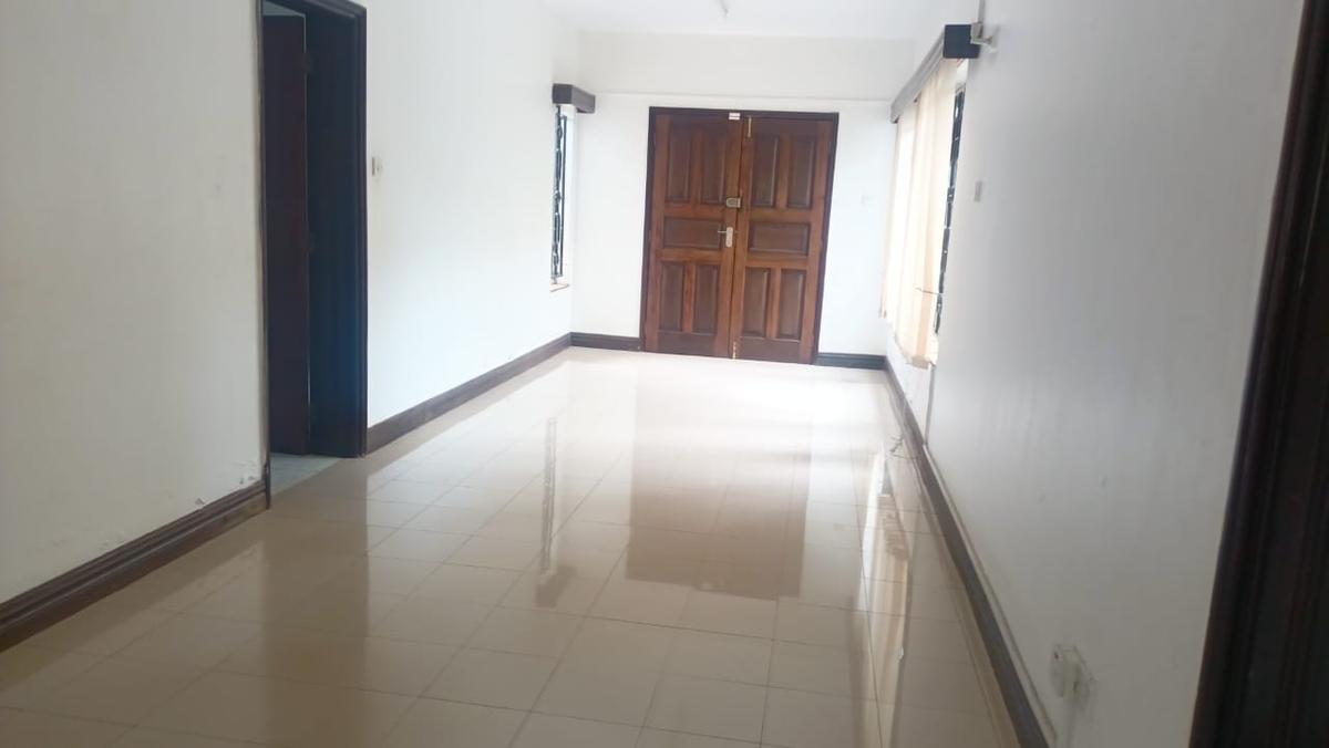 5 Bed House with En Suite in Lavington - 4