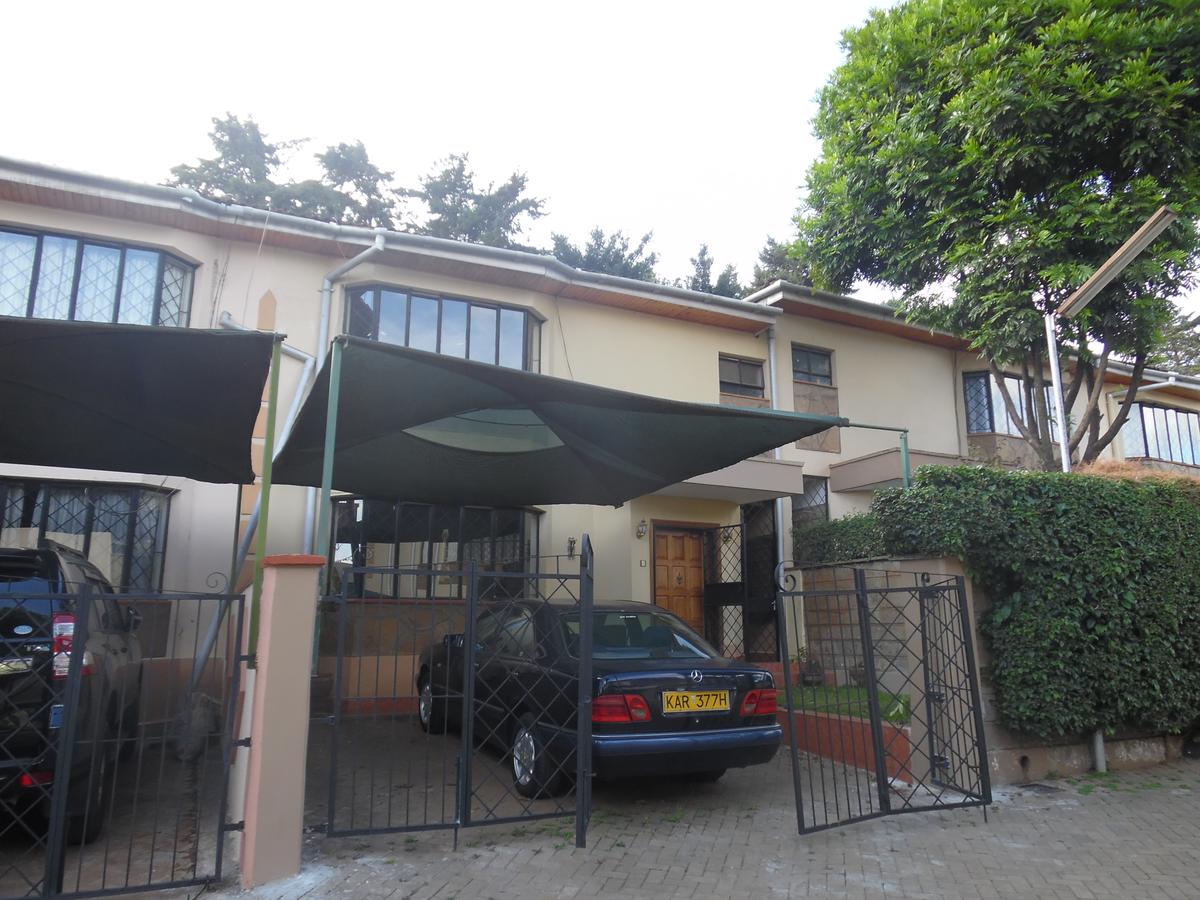 4 Bed Townhouse with En Suite at Lavington - 1