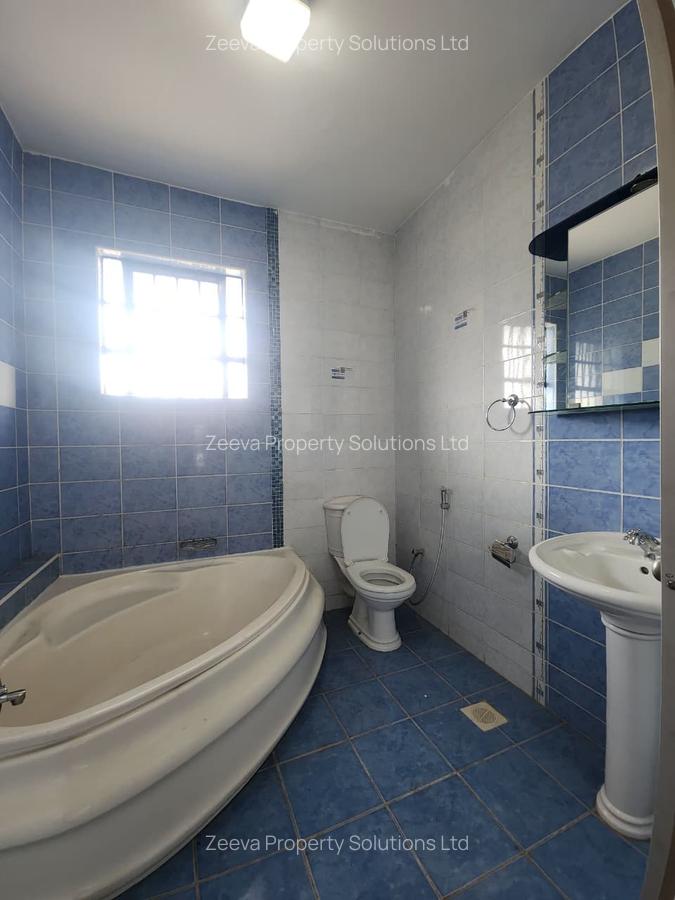 5 Bed House with En Suite in Lavington - 16