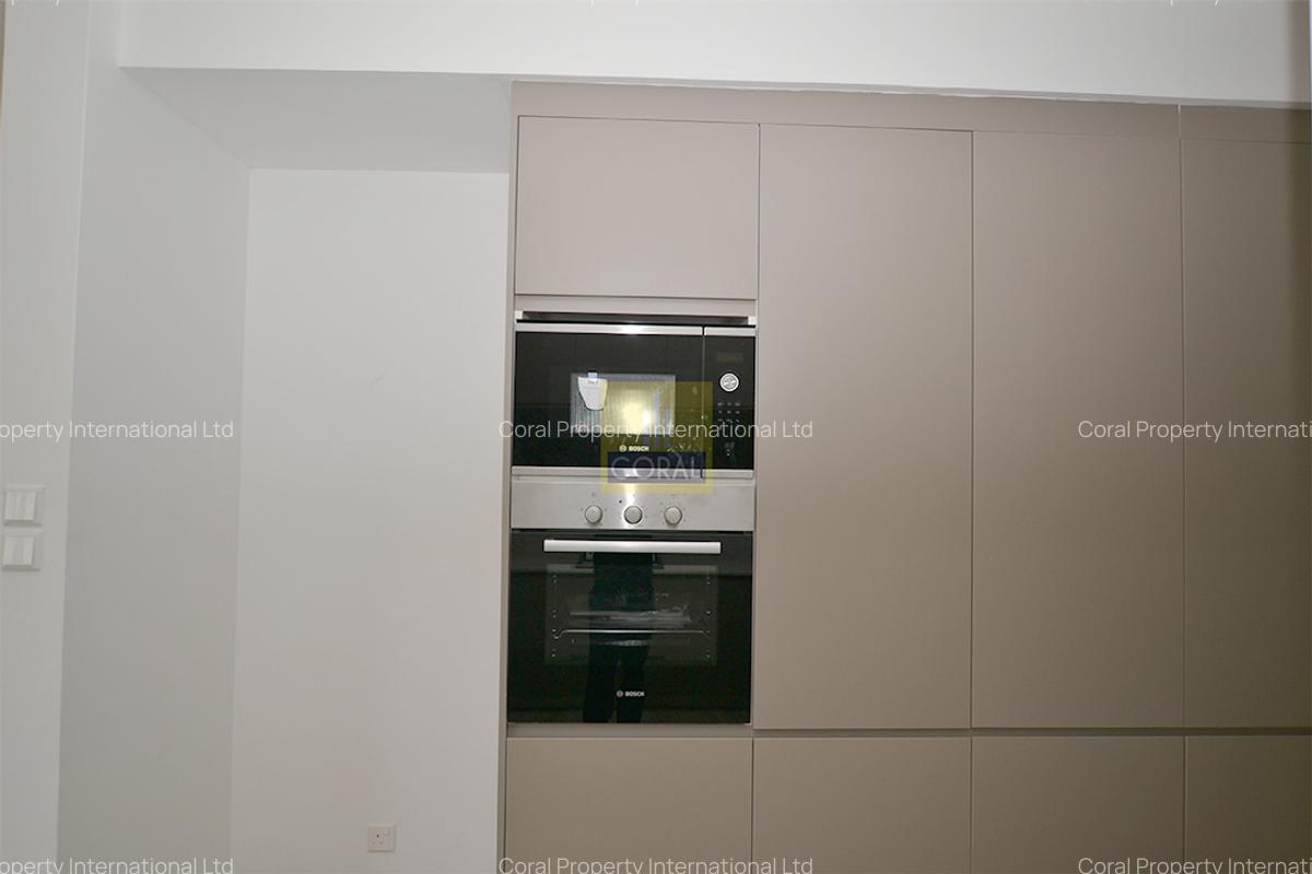 3 Bed Apartment with Swimming Pool in Rosslyn - 7