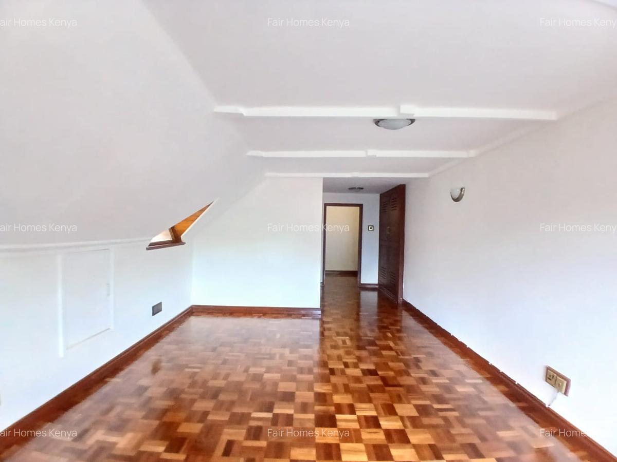 4 Bed Townhouse with En Suite at James Gichuru - 20