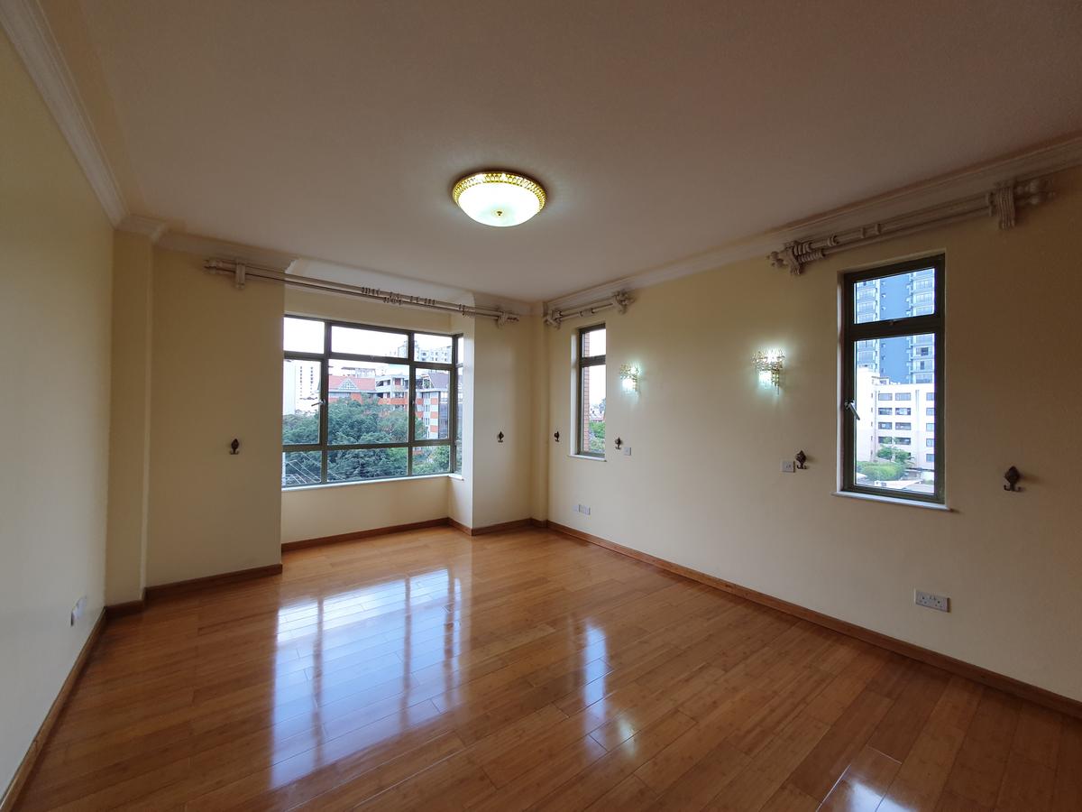 3 Bed Apartment with En Suite at 1St Parklands Avenue - 11