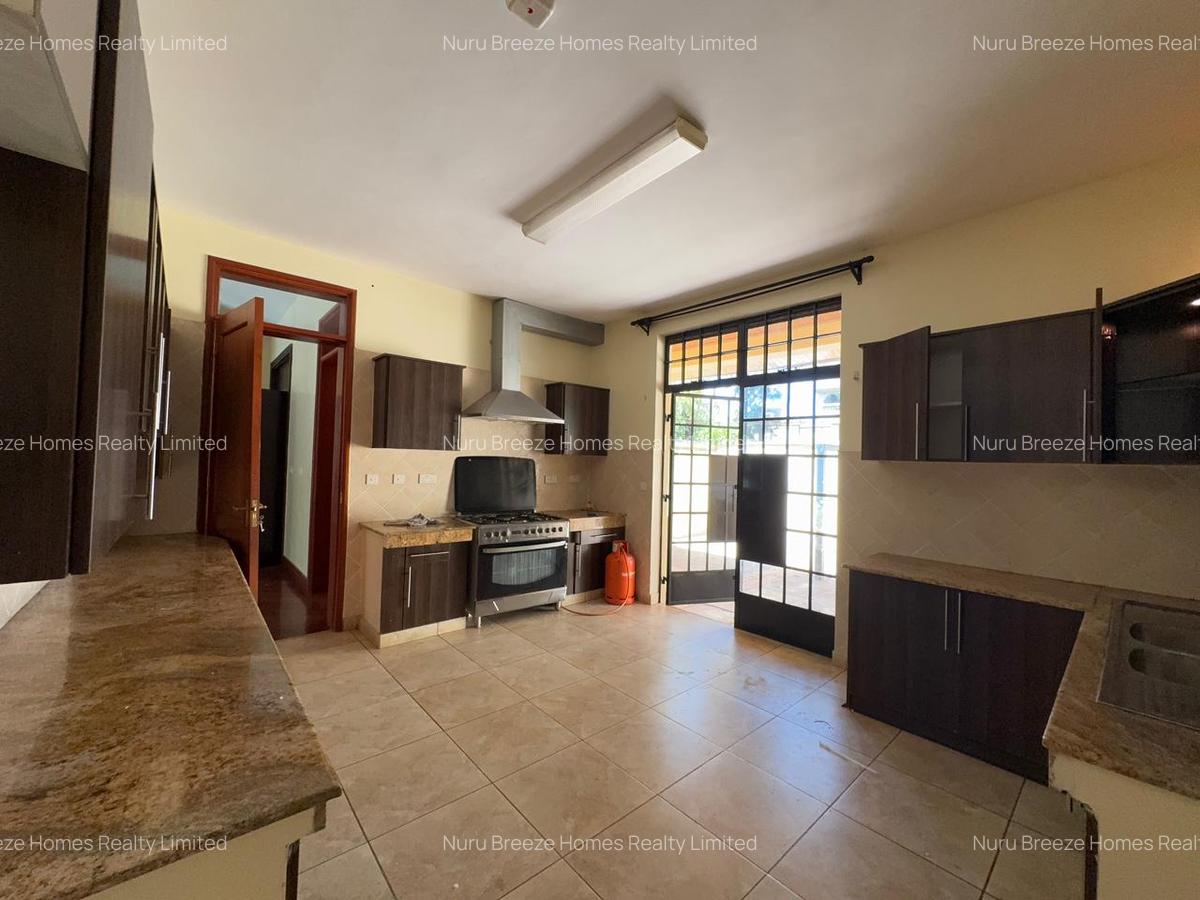 4 Bed House with En Suite in Runda - 3