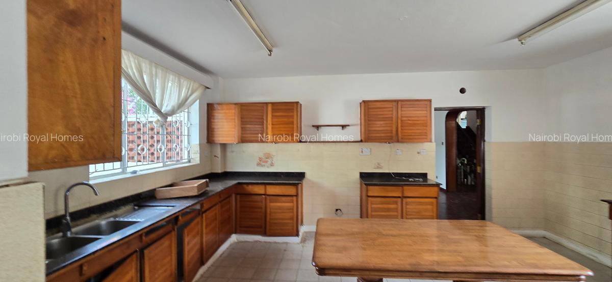 5 Bed House with En Suite at Kyuna Crescent - 6