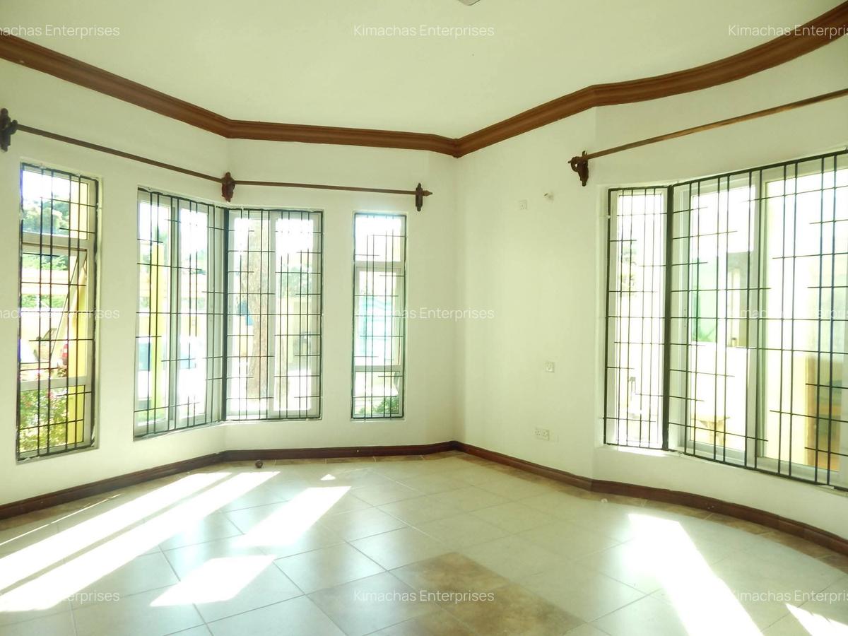 3 Bed Apartment with En Suite at Links Road - 4