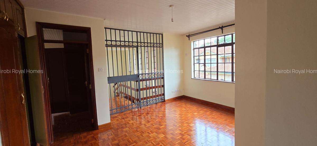 4 Bed Townhouse with En Suite at Lavington James Gichuru - 19