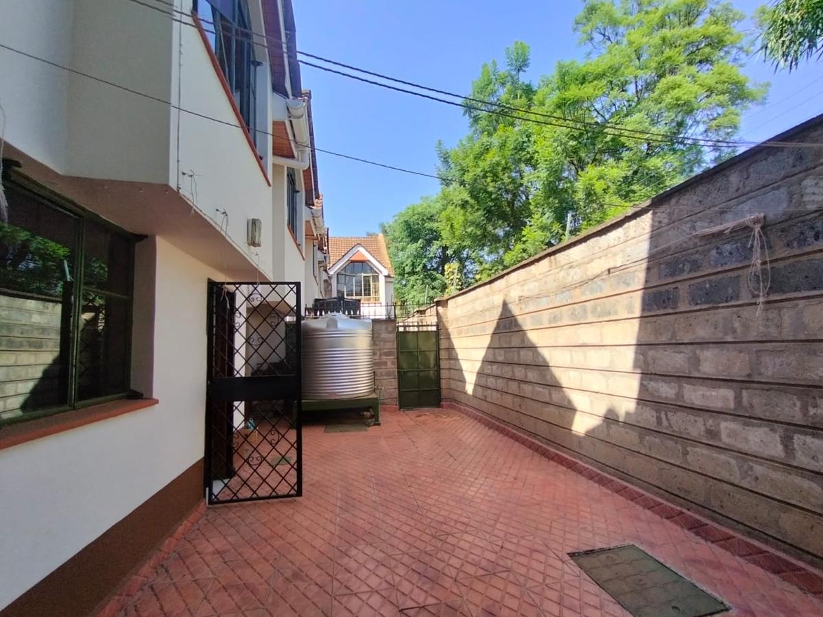 5 Bed Townhouse with En Suite in Lavington - 11