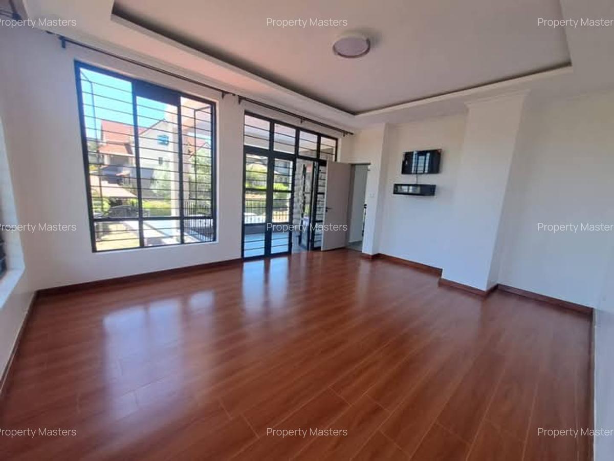 4 Bed House with En Suite at Centre Piece - 19