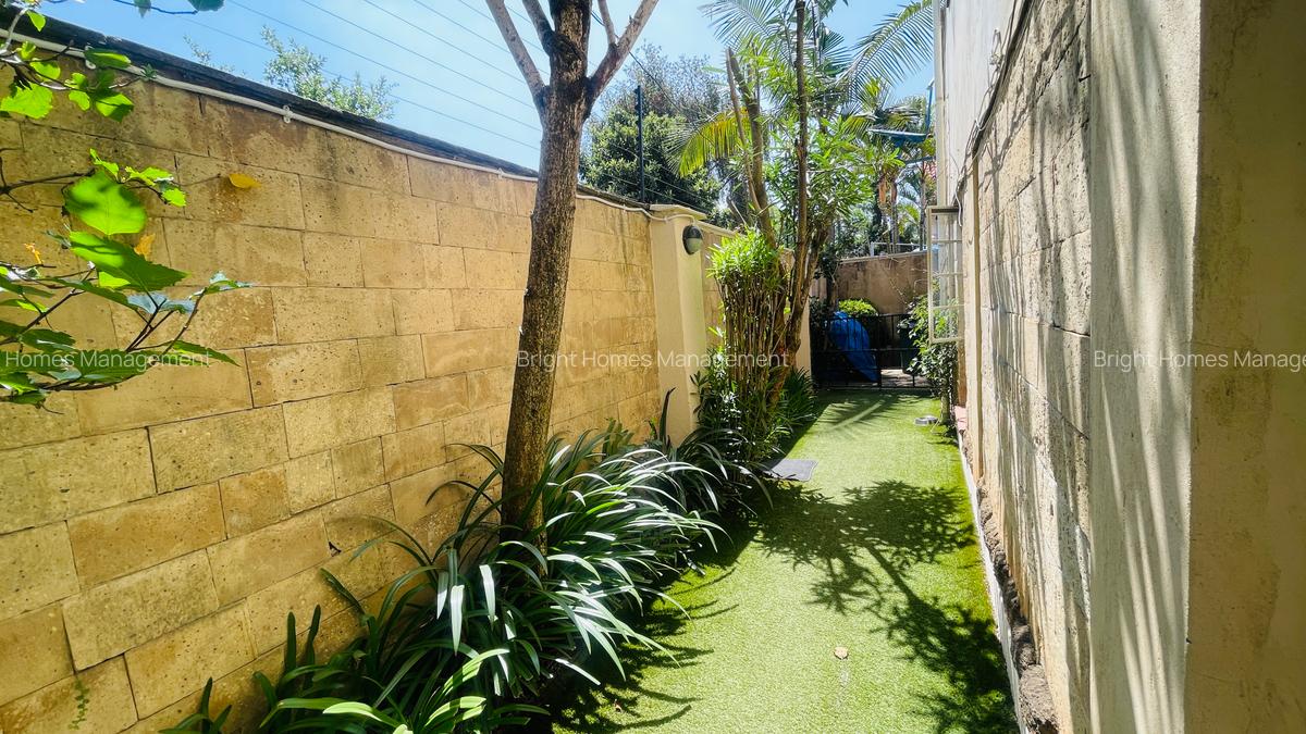 5 Bed Townhouse with En Suite in Kilimani - 1
