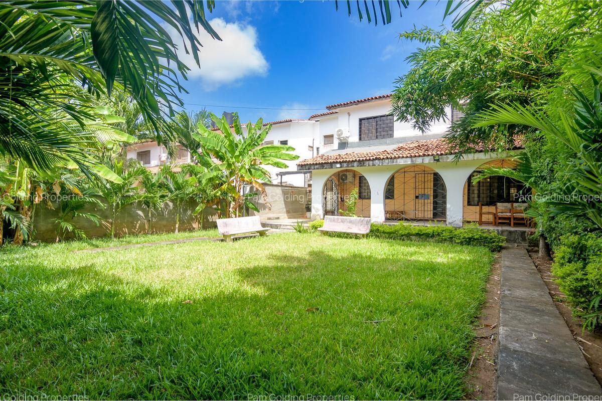 5 Bed Townhouse with Garden in Nyali Area - 20