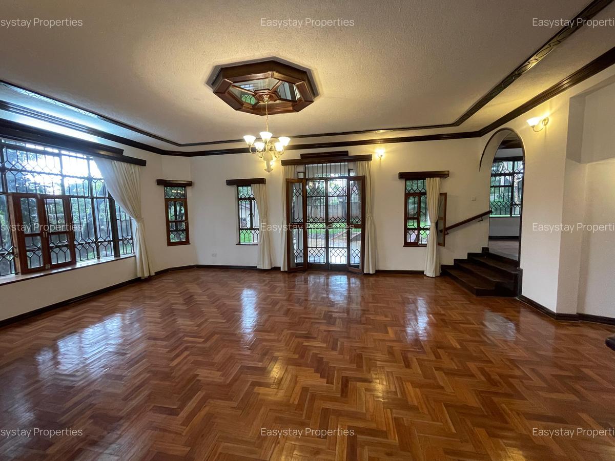 5 Bed House with En Suite in Runda - 2