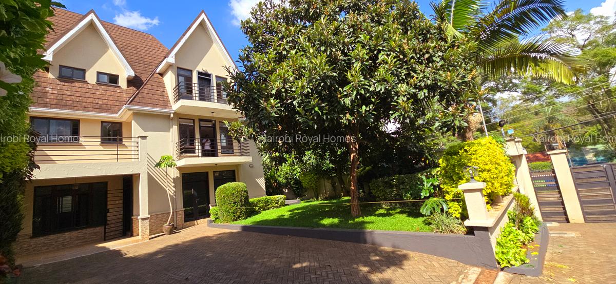 5 Bed Townhouse with En Suite at Lavington Green - 4